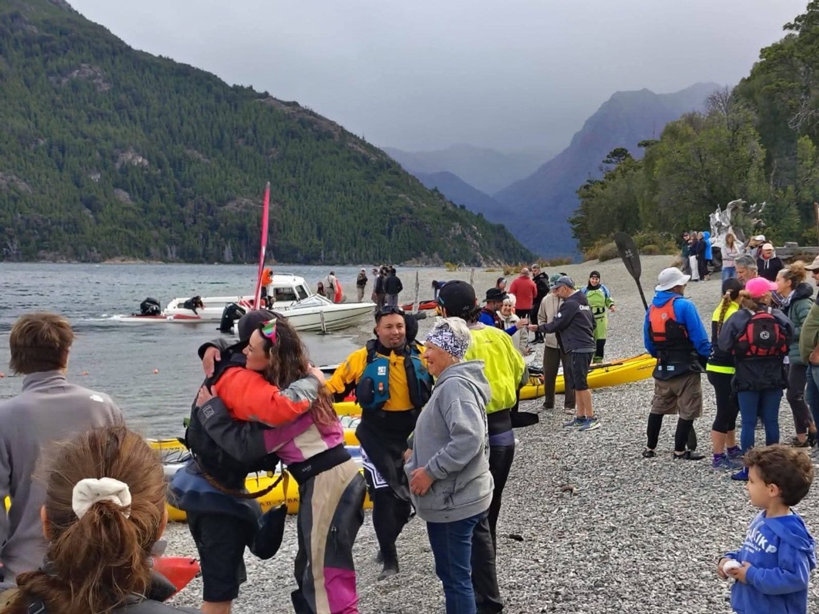 Llegada y camaradería en la playa